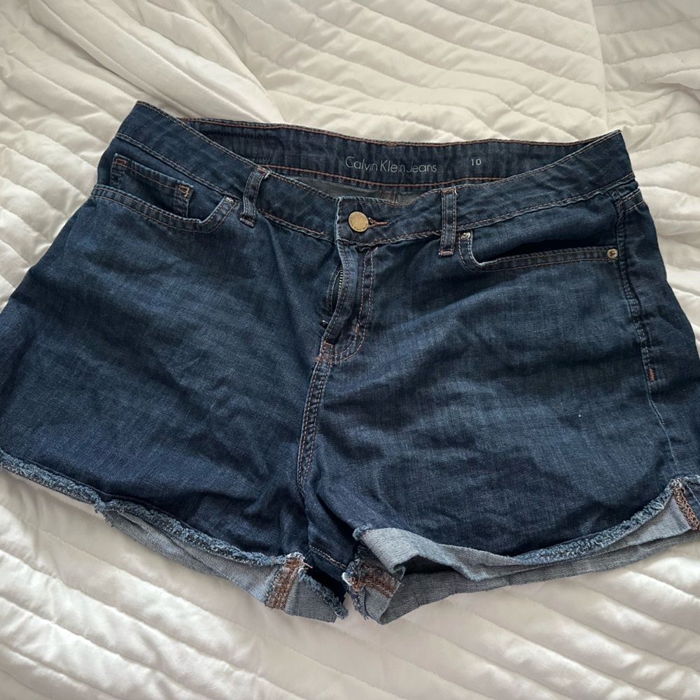Calvin Klein dark denim shorts / women’s 10